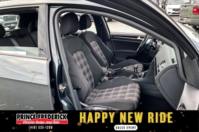 2017 Volkswagen Golf GTI Sport