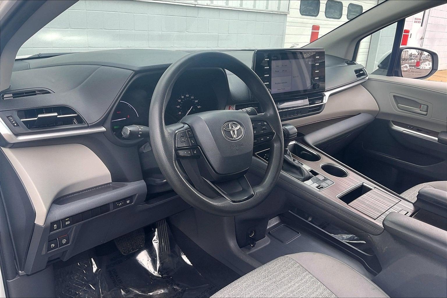 2023 Toyota Sienna LE