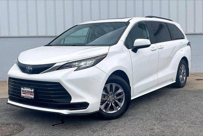 2023 Toyota Sienna LE