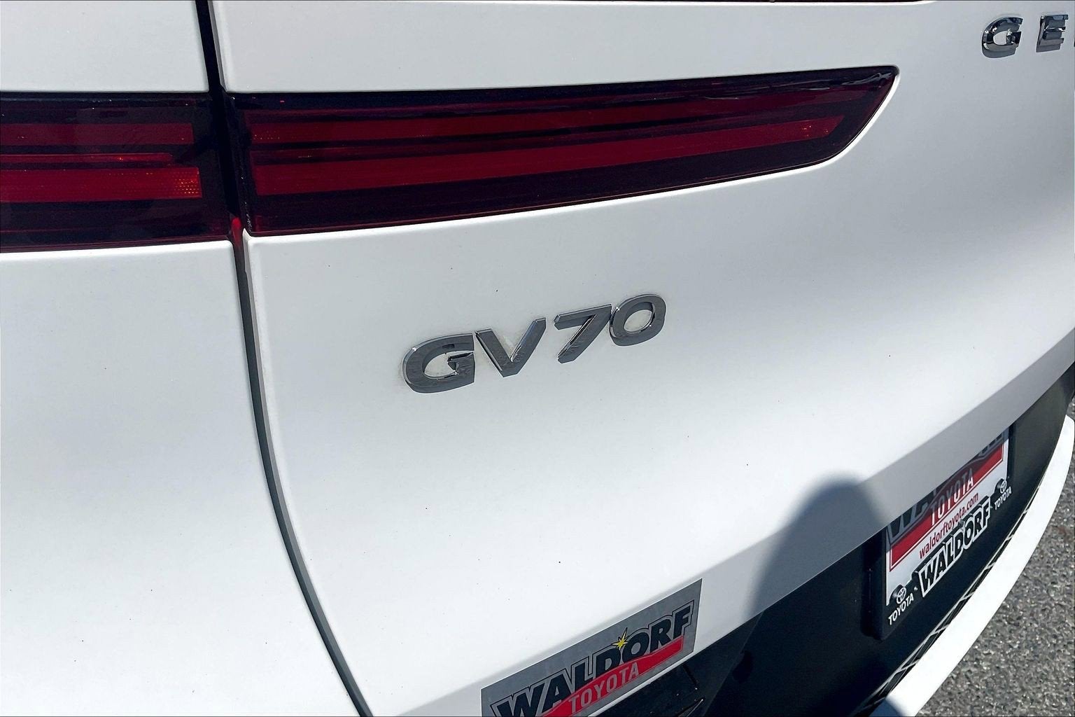 2023 Genesis GV70 2.5T