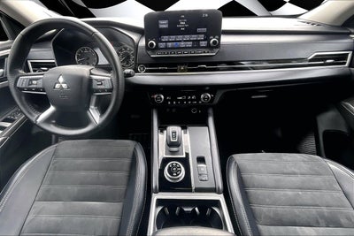 2023 Mitsubishi Outlander SE