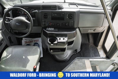 2015 Ford Econoline Commercial Cutaway E-350 Super Duty 138" DRW