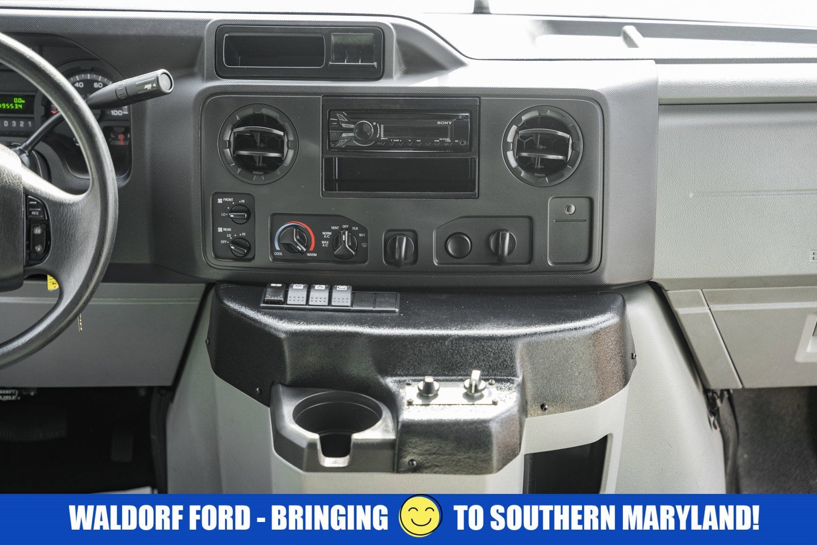 2015 Ford Econoline Commercial Cutaway E-350 Super Duty 138" DRW