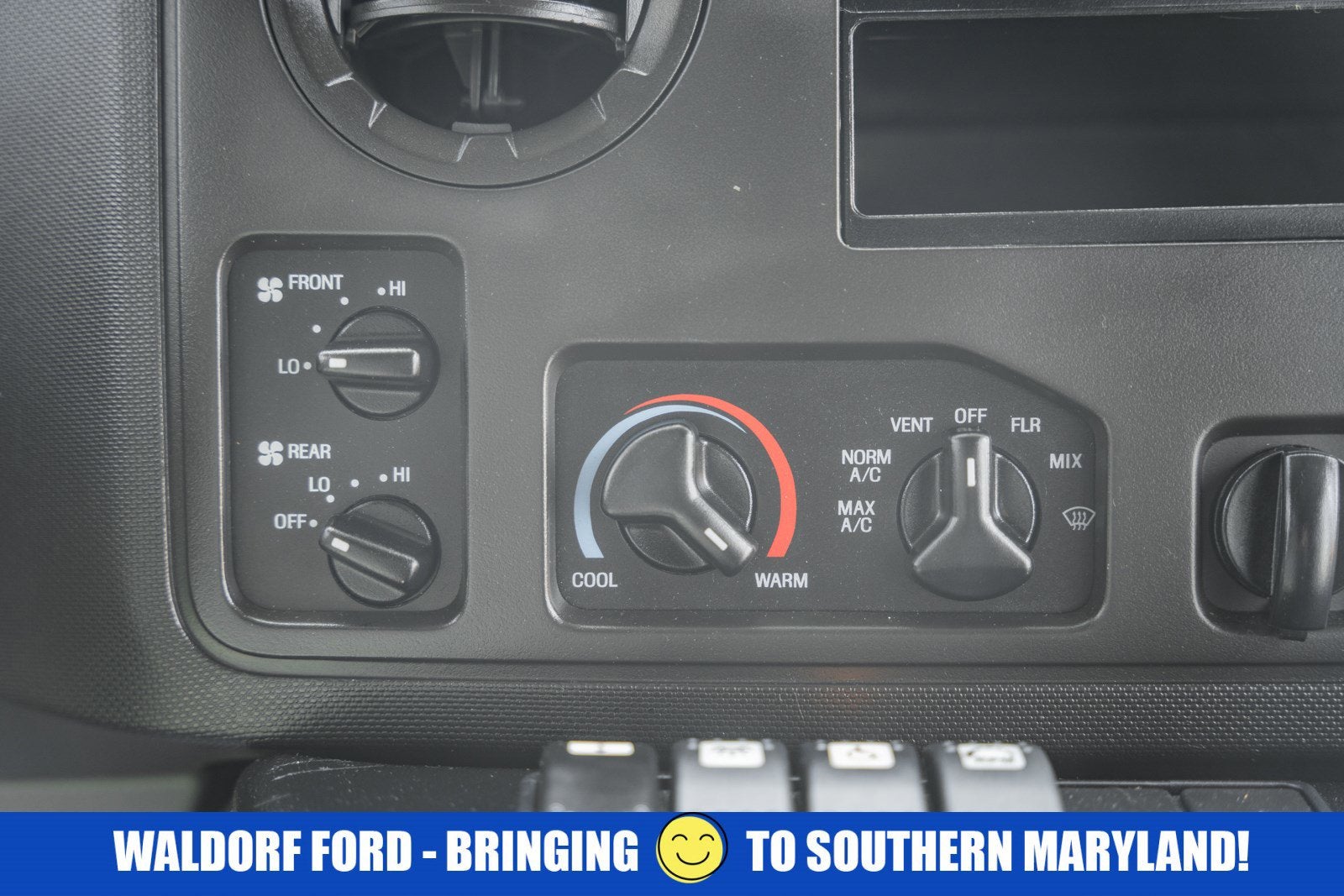 2015 Ford Econoline Commercial Cutaway E-350 Super Duty 138" DRW