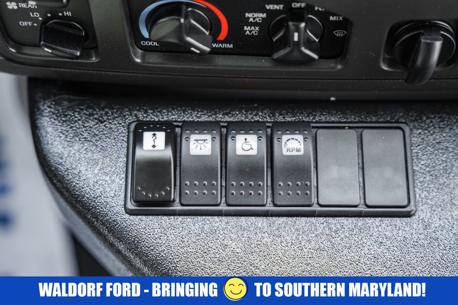 2015 Ford Econoline Commercial Cutaway E-350 Super Duty 138" DRW