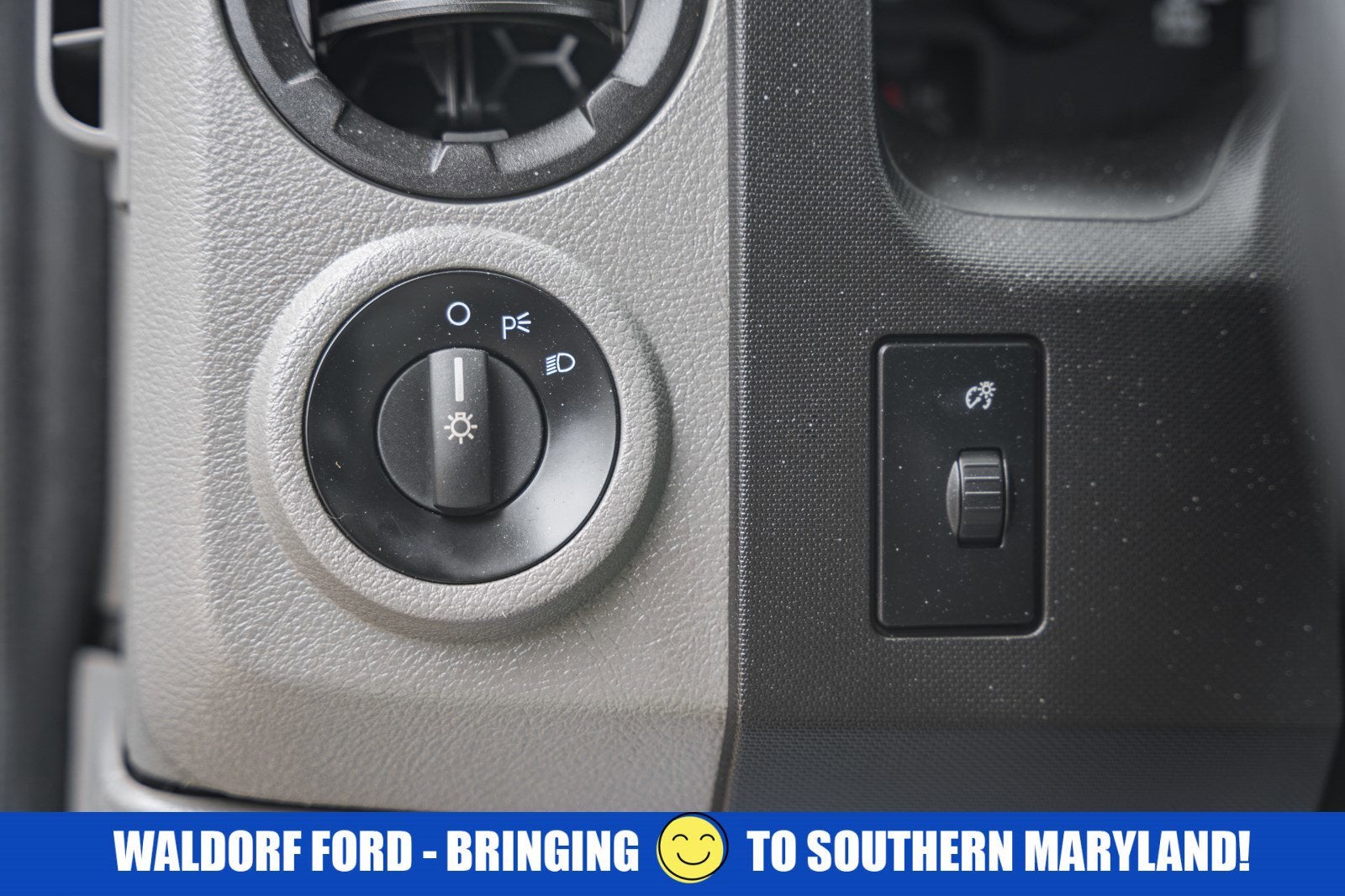 2015 Ford Econoline Commercial Cutaway E-350 Super Duty 138" DRW