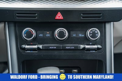 2023 Kia Carnival LX