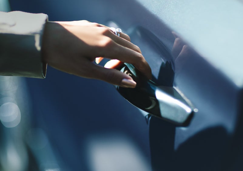A hand gracefully grips the Light Touch Handle of a 2024 Lincoln Aviator® SUV to demonstrate its ease of use | Lexington Park Ford Lincoln in California MD