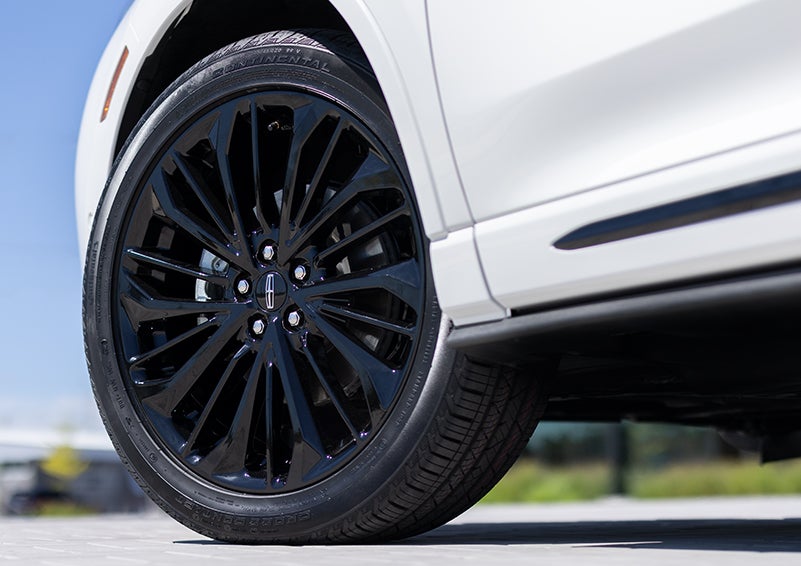 The stylish blacked-out 20-inch wheels from the available Jet Appearance Package are shown. | Lexington Park Ford Lincoln in California MD