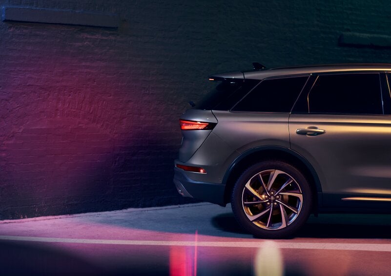 A dramatization of a 2025 Lincoln Corsair® SUV is shown backing up toward a wall. | Lexington Park Ford Lincoln in California MD