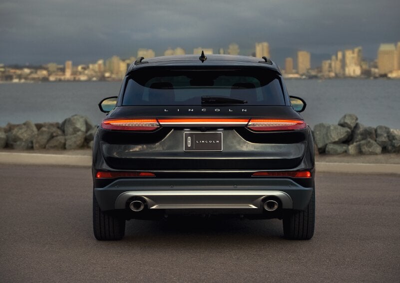 The rear lighting of the 2025 Lincoln Corsair® SUV spans the entire width of the vehicle. | Lexington Park Ford Lincoln in California MD