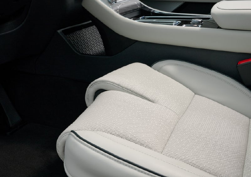 The front passenger Perfect Position seat is shown with the thigh extender adjusted.| Lexington Park Lincoln in California MD